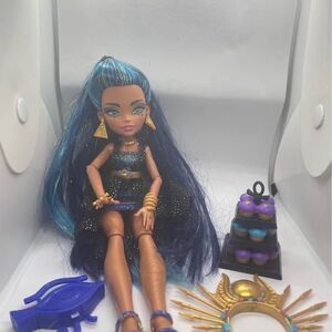 Monster High Cleo De Nile in Party Dress with Themed Accessories
